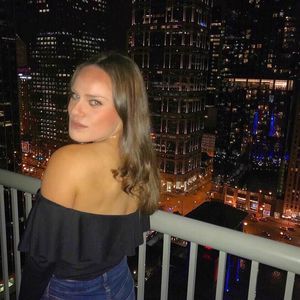 Meet your Posher, Lauren